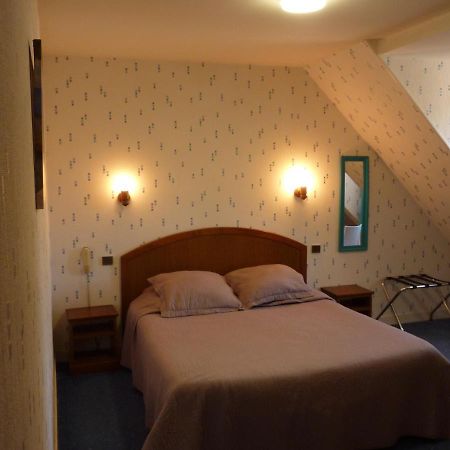 Hôtel A La Renommée Saint-Père Esterno foto
