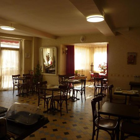 Hôtel A La Renommée Saint-Père Esterno foto