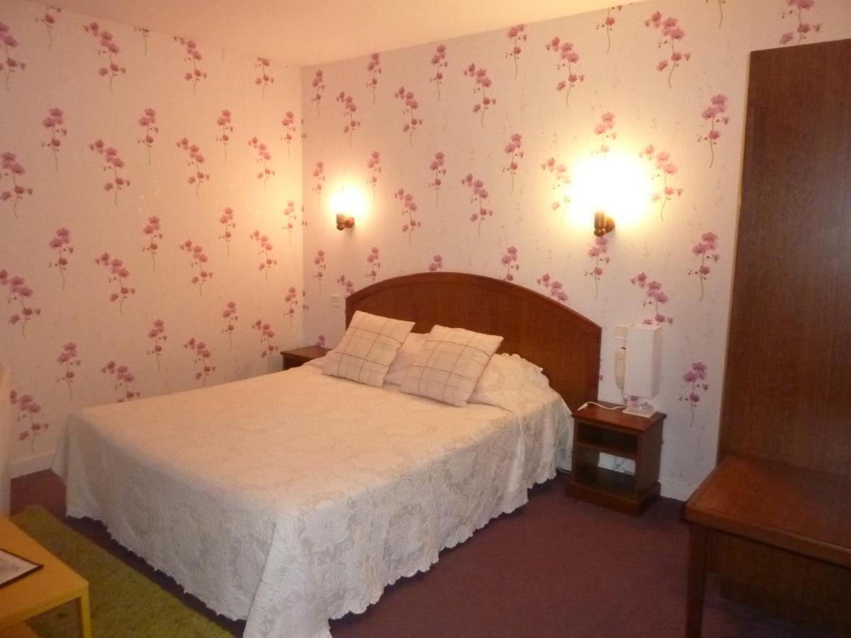 Hôtel A La Renommée Saint-Père Esterno foto