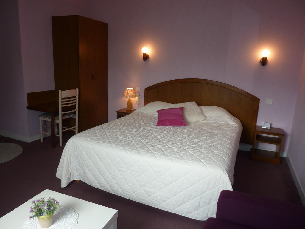 Hôtel A La Renommée Saint-Père Esterno foto