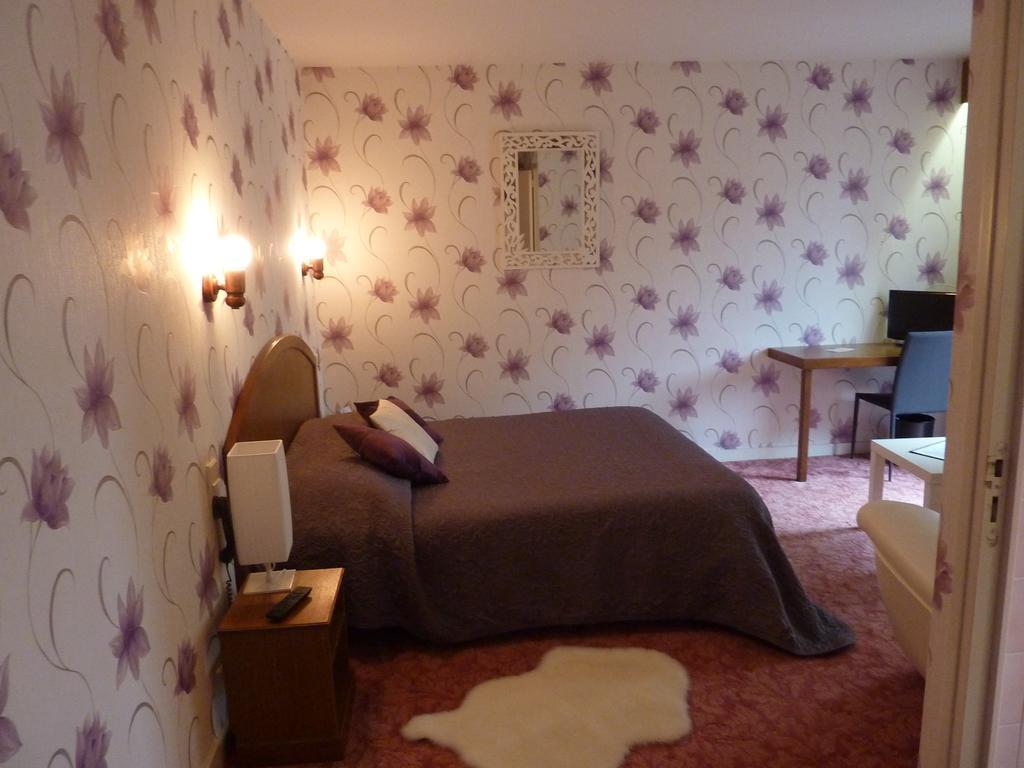 Hôtel A La Renommée Saint-Père Esterno foto