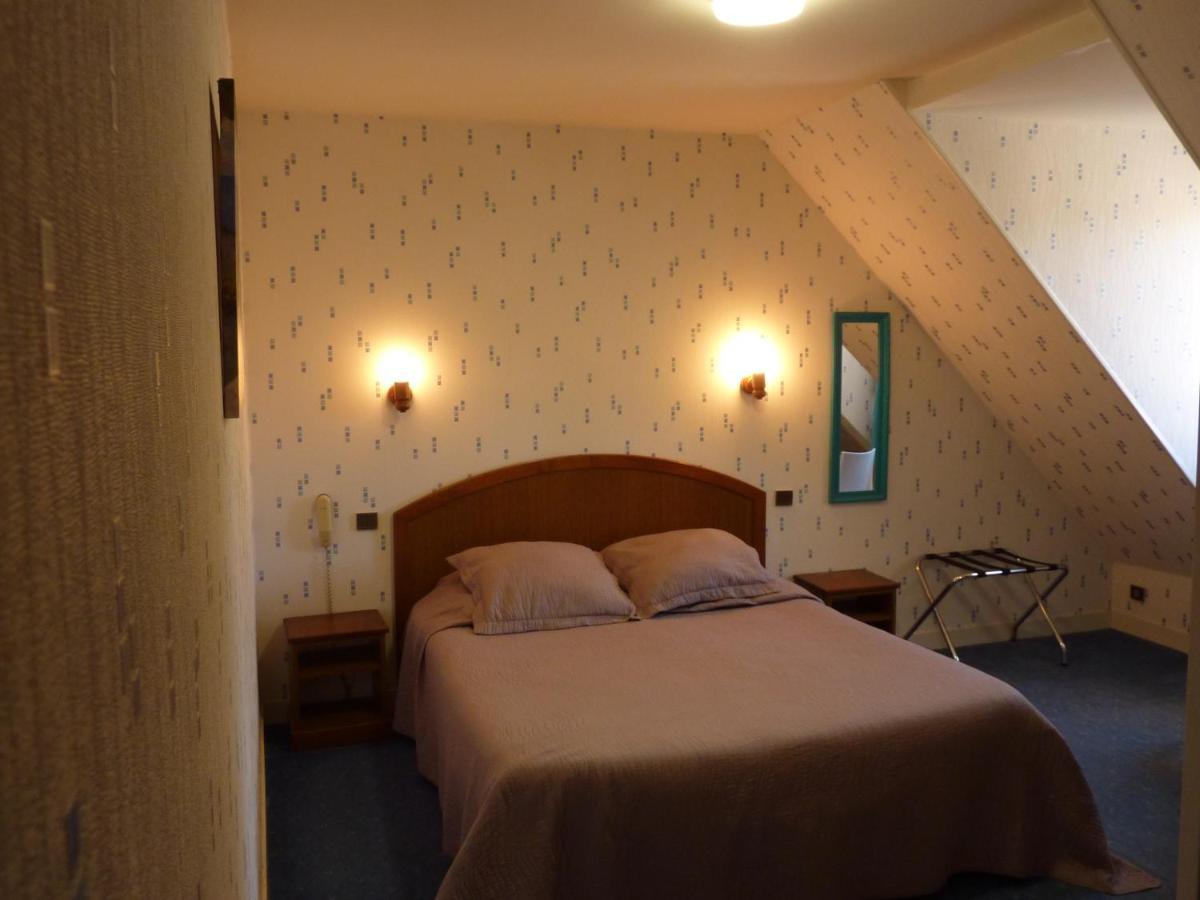 Hôtel A La Renommée Saint-Père Esterno foto