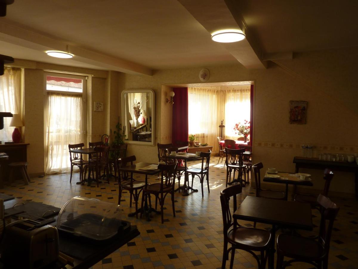 Hôtel A La Renommée Saint-Père Esterno foto