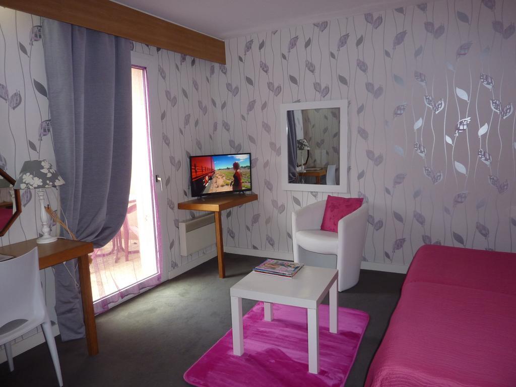 Hôtel A La Renommée Saint-Père Esterno foto