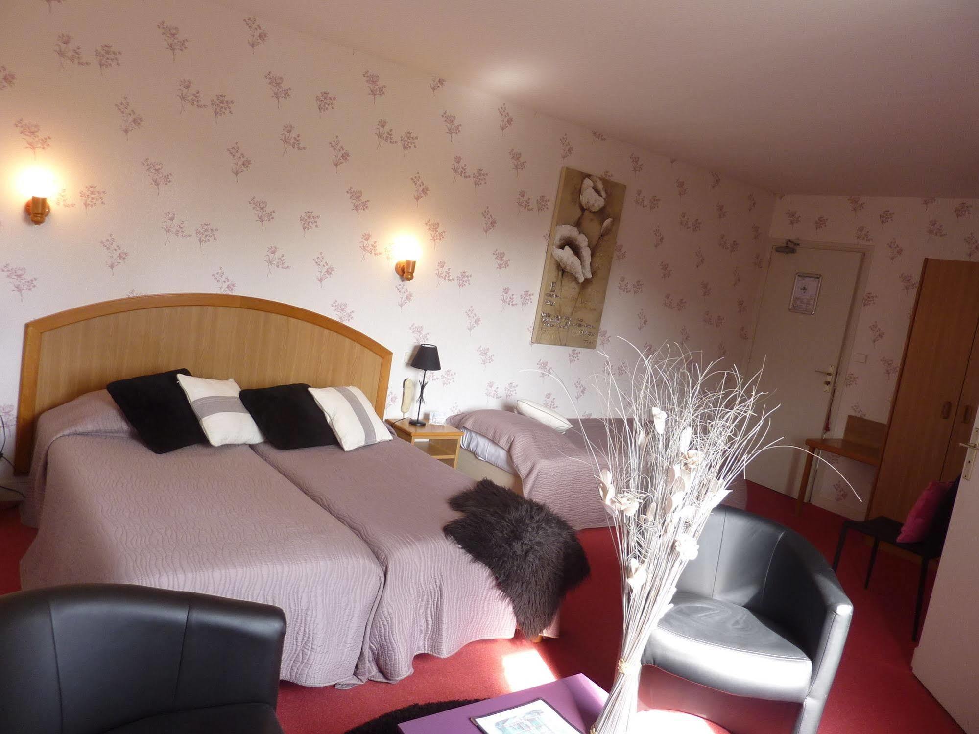Hôtel A La Renommée Saint-Père Esterno foto